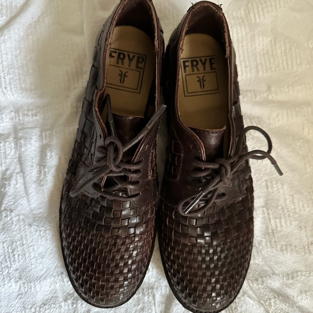 Frye Woven Oxford size 6 Brown